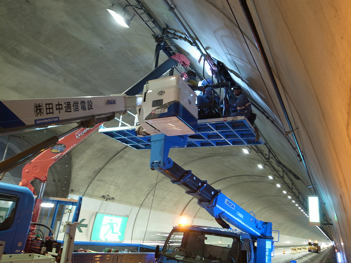 田中通信電設 道路情報板設置工事